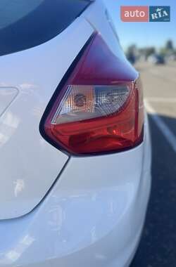 Хэтчбек Ford Focus 2012 в 