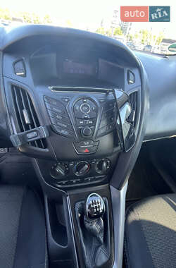 Хэтчбек Ford Focus 2011 в 