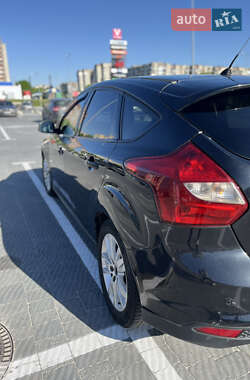 Хэтчбек Ford Focus 2011 в 