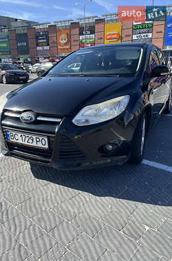 Хэтчбек Ford Focus 2011 в 