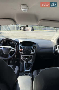 Хэтчбек Ford Focus 2013 в 