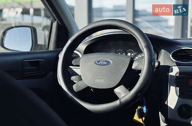 Хетчбек Ford Focus 2010 в 