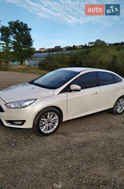 Седан Ford Focus 2015 в 