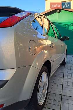 Хэтчбек Ford Focus 2007 в 