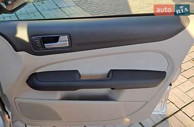 Хэтчбек Ford Focus 2007 в 