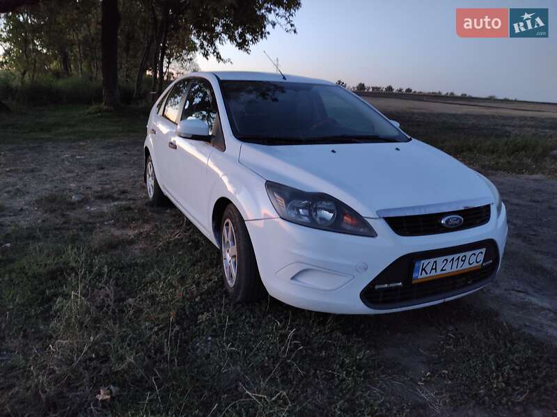 Хэтчбек Ford Focus 2011 в Смеле