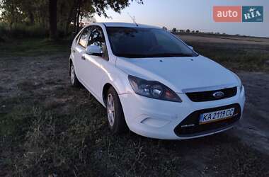 Хэтчбек Ford Focus 2011 в 