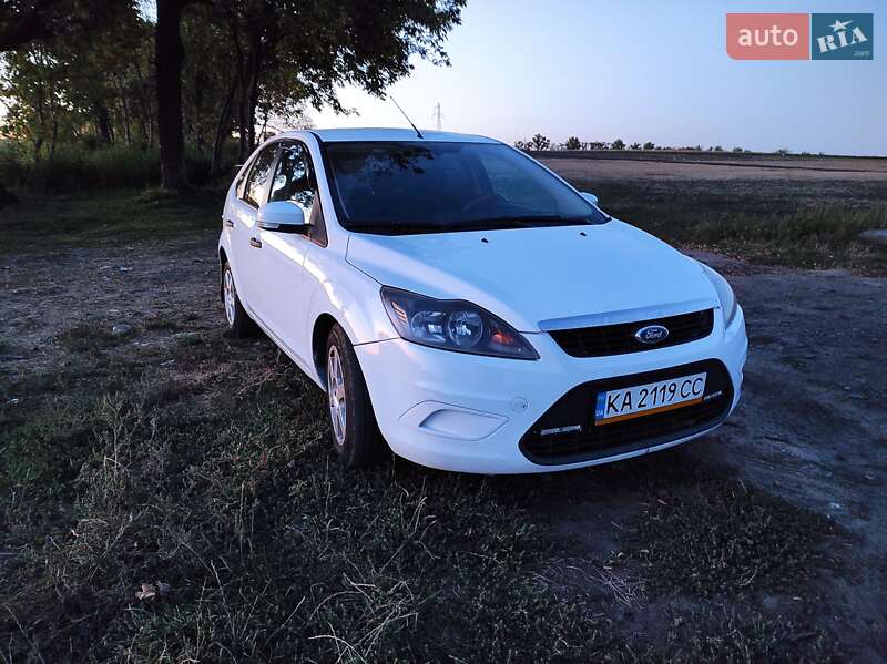 Хэтчбек Ford Focus 2011 в Смеле