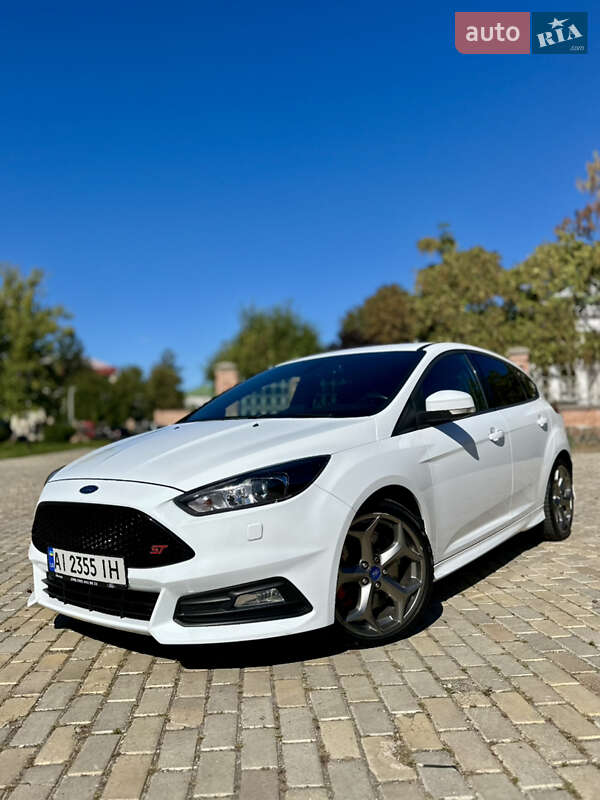 Хэтчбек Ford Focus 2015 в 