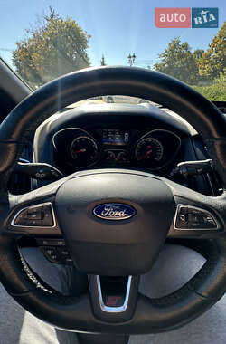 Хэтчбек Ford Focus 2015 в 