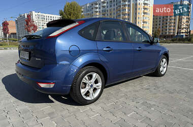 Хэтчбек Ford Focus 2010 в 