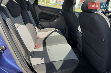 Хэтчбек Ford Focus 2010 в 