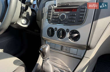 Хэтчбек Ford Focus 2010 в 