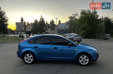 Хэтчбек Ford Focus 2005 в 