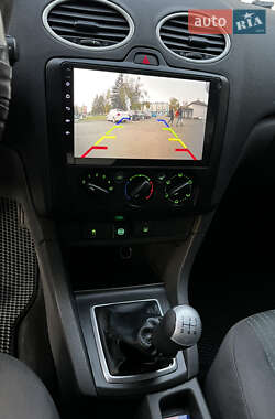 Хэтчбек Ford Focus 2005 в 