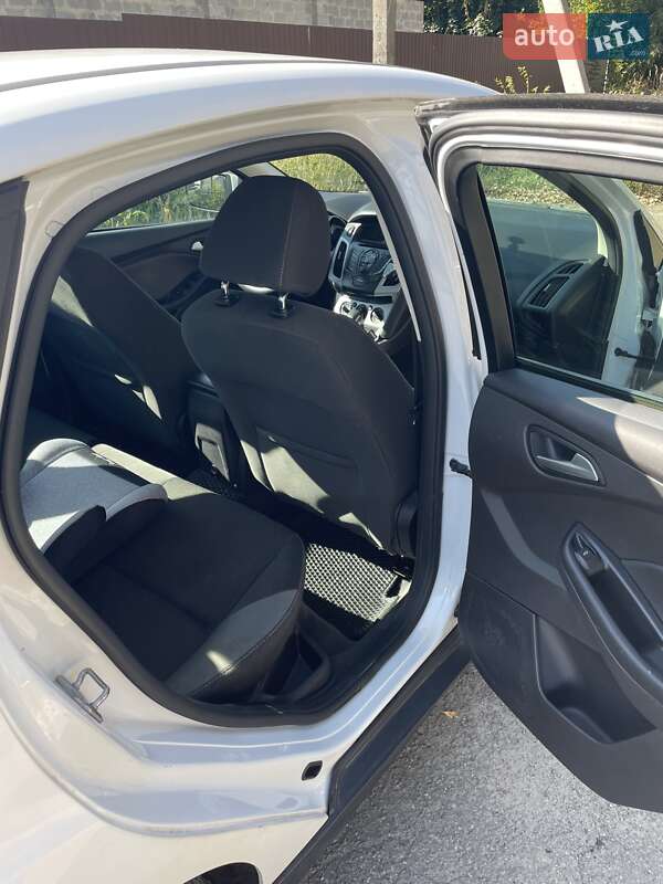 Седан Ford Focus 2014 в Киеве фото 8 Седан Ford Focus 2014 в Киеве