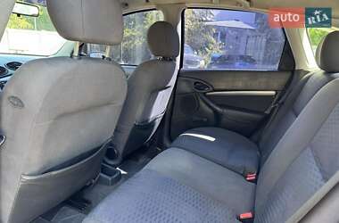 Хетчбек Ford Focus 2000 в 
