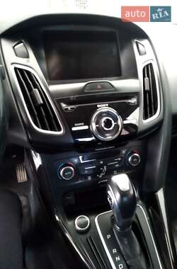 Седан Ford Focus 2015 в 