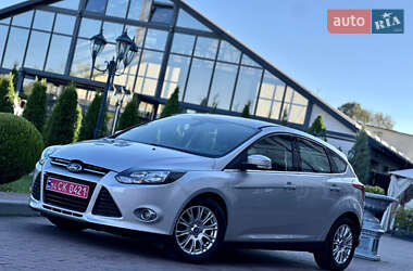 Хэтчбек Ford Focus 2011 в 