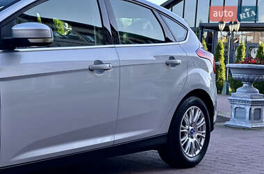 Хэтчбек Ford Focus 2011 в 