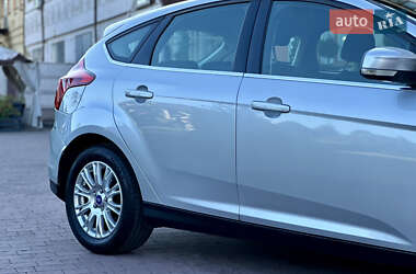 Хэтчбек Ford Focus 2011 в 