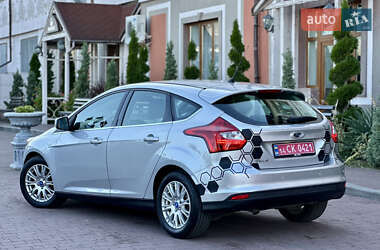 Хэтчбек Ford Focus 2011 в 