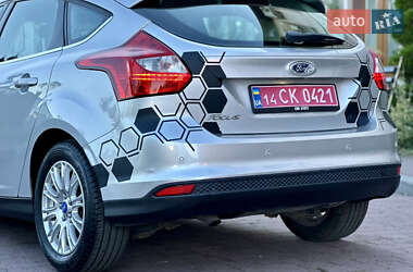 Хэтчбек Ford Focus 2011 в 