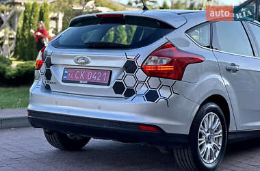 Хэтчбек Ford Focus 2011 в 