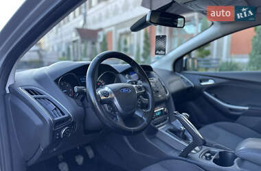 Хэтчбек Ford Focus 2011 в 