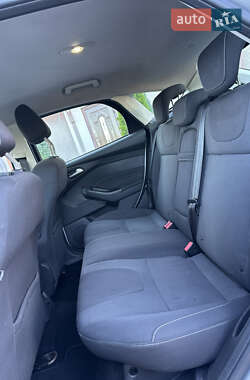 Хэтчбек Ford Focus 2011 в 
