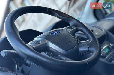 Хэтчбек Ford Focus 2011 в 