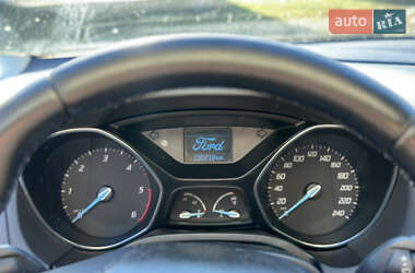 Хэтчбек Ford Focus 2011 в 