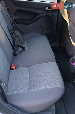 Хэтчбек Ford Focus 2006 в 