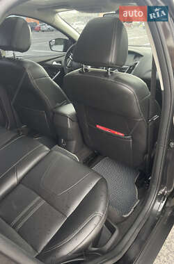 Хэтчбек Ford Focus 2012 в 