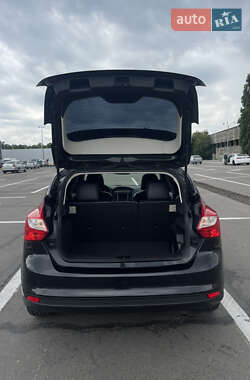 Хэтчбек Ford Focus 2012 в 