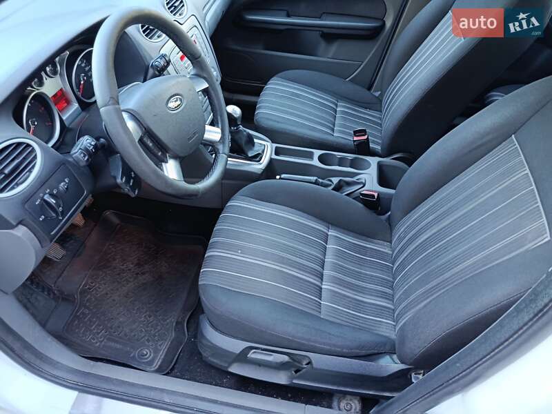 Универсал Ford Focus 2009 в Ровно фото 3 Универсал Ford Focus 2009 в Ровно