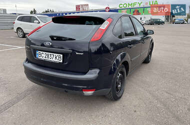 Хэтчбек Ford Focus 2005 в 