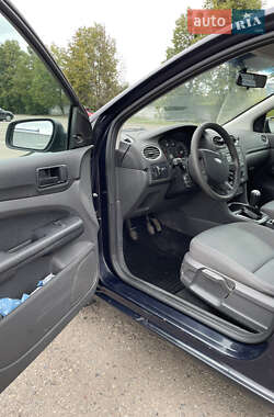 Хэтчбек Ford Focus 2005 в 