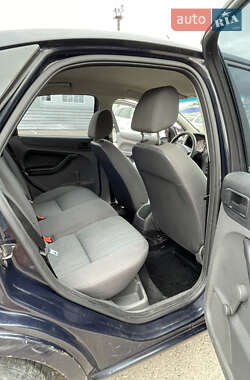 Хэтчбек Ford Focus 2005 в 