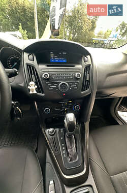 Хэтчбек Ford Focus 2015 в 