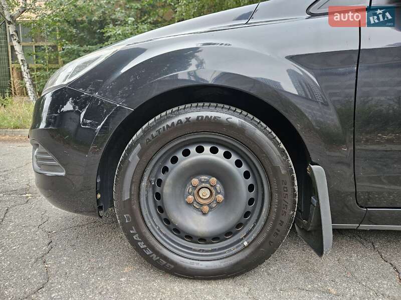 Седан Ford Focus 2010 в Киеве
