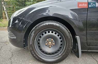 Седан Ford Focus 2010 в 