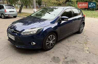 Хэтчбек Ford Focus 2011 в 