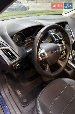Хэтчбек Ford Focus 2011 в 