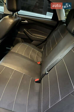 Хэтчбек Ford Focus 2011 в 