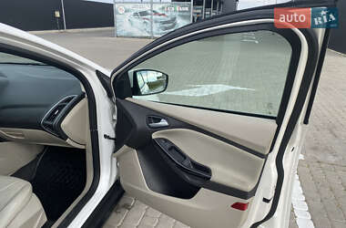 Хэтчбек Ford Focus 2014 в 