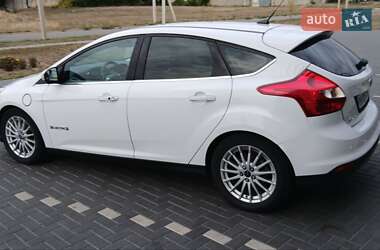 Хэтчбек Ford Focus 2013 в 