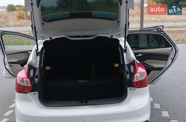 Хэтчбек Ford Focus 2013 в 