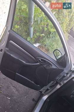 Хэтчбек Ford Focus 2000 в 
