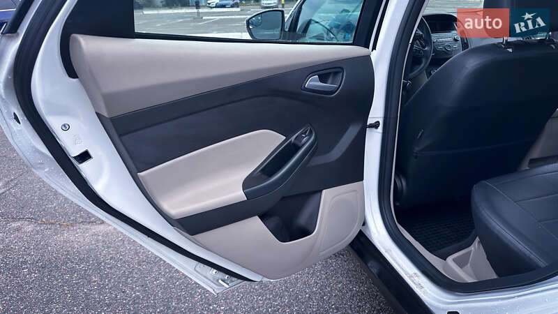 Седан Ford Focus 2016 в Киеве